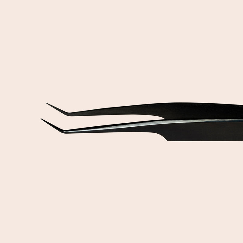 Noir Classic Curved Tweezers